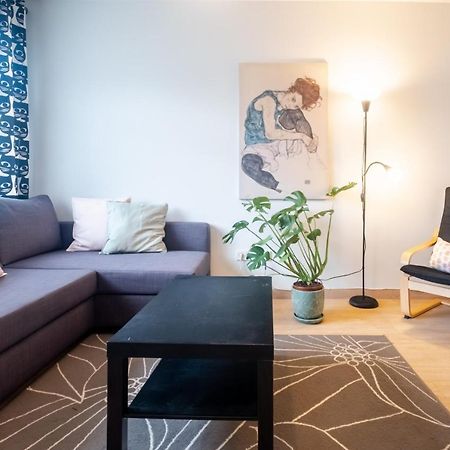 Flat With Balcony Near Bull Statue In Kadikoy Apartment Истанбул Екстериор снимка