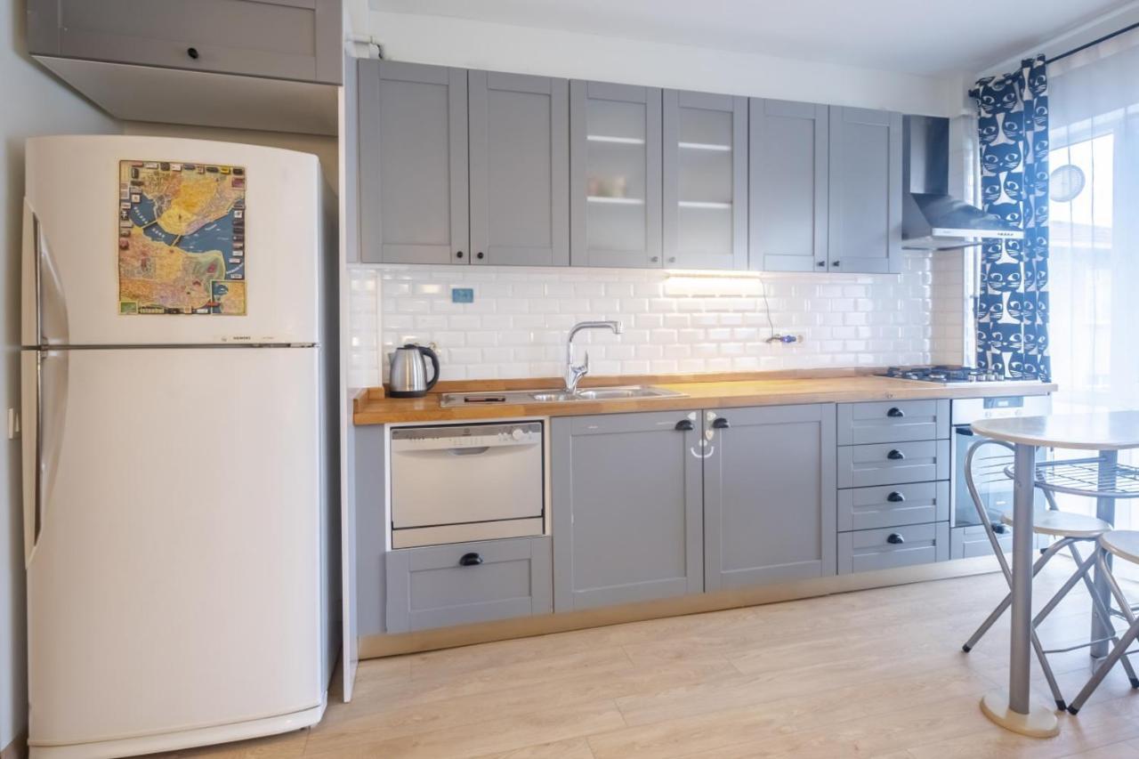 Flat With Balcony Near Bull Statue In Kadikoy Apartment Истанбул Екстериор снимка