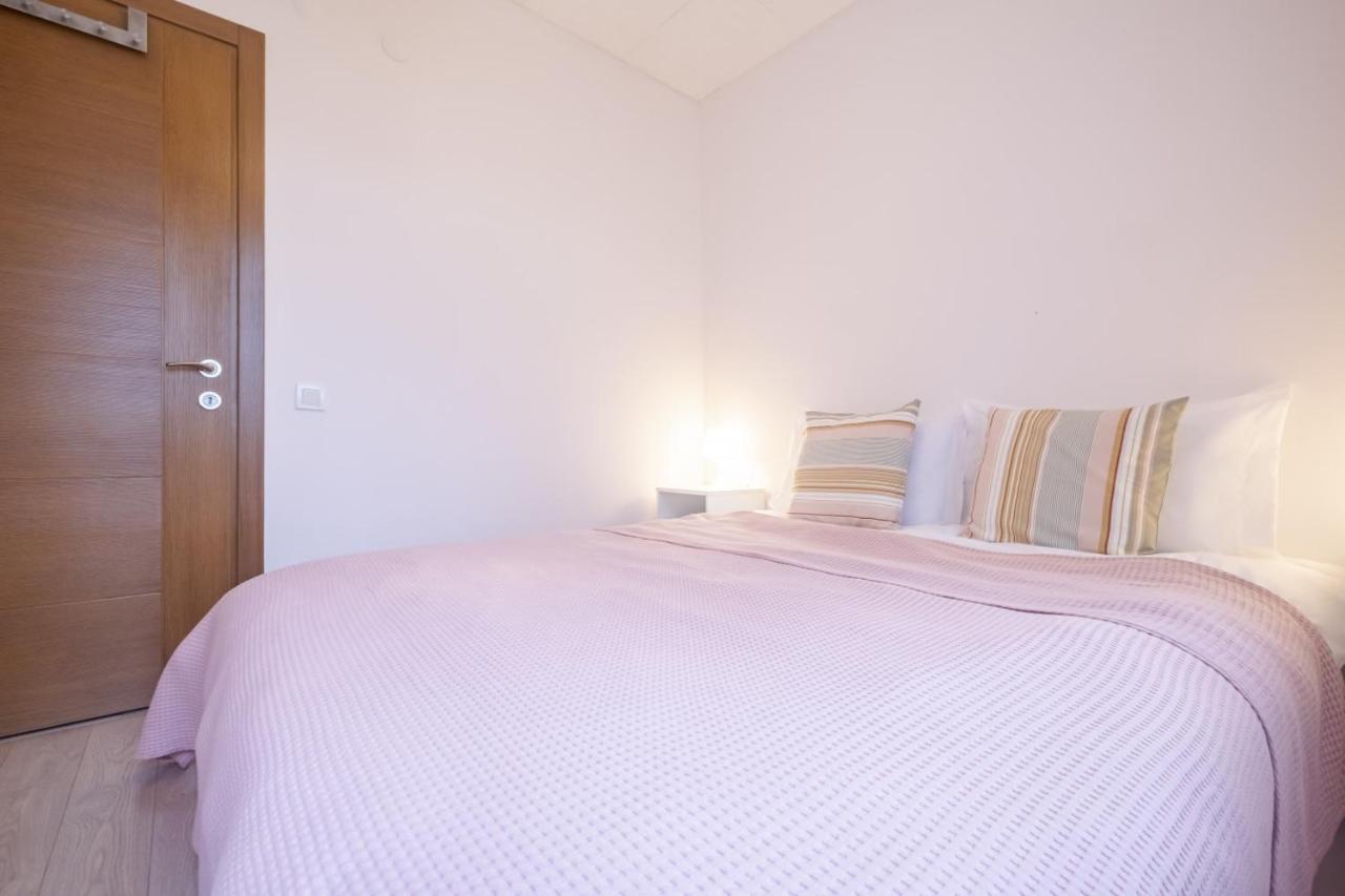 Flat With Balcony Near Bull Statue In Kadikoy Apartment Истанбул Екстериор снимка