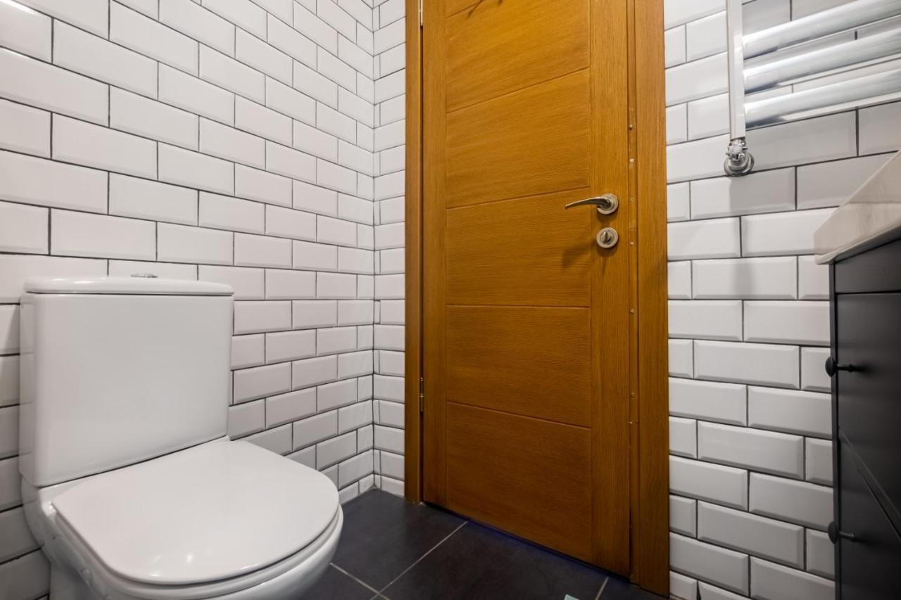 Flat With Balcony Near Bull Statue In Kadikoy Apartment Истанбул Екстериор снимка